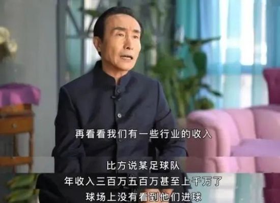 暑假，十二岁的双胞胎凯文凯武恳求母亲给他们买新自行车。他们骑着新自行车带着同村小孩兴奋地在路上飞奔，成果赶上了邻村的康康，后者冷笑他们虽买了新车，却连放双手骑都不会，丢人现眼。双胞胎受了刺激，为克服康康，起头好学苦练，但好静的凯文垂垂力有未逮，抛却了操练。凯武吃苦练习并终究获得了成功。这份对凯武独占的奖饰让凯文尴尬，他暗下决心也要学会罢休骑车，但始终没有学会……